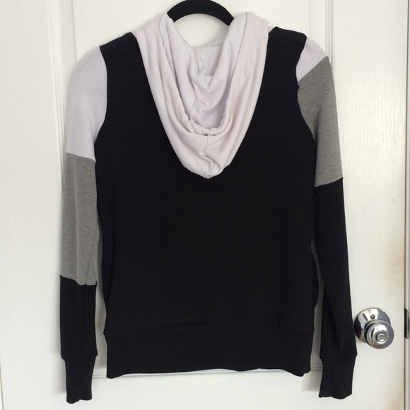 super cute and comfy sweatshirt! - Picture 2 of 2